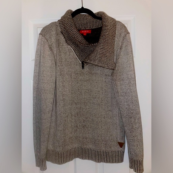 GUESS LOS ANGELES. Material is mostly cotton with some wool and bamboo. Size M - Picture 4 of 10